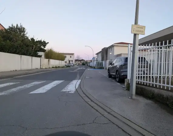 quartier esparron gendarmerie aigues mortes